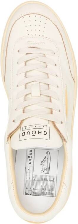 Ghoud Beige Veterschoenen met Logo Patch