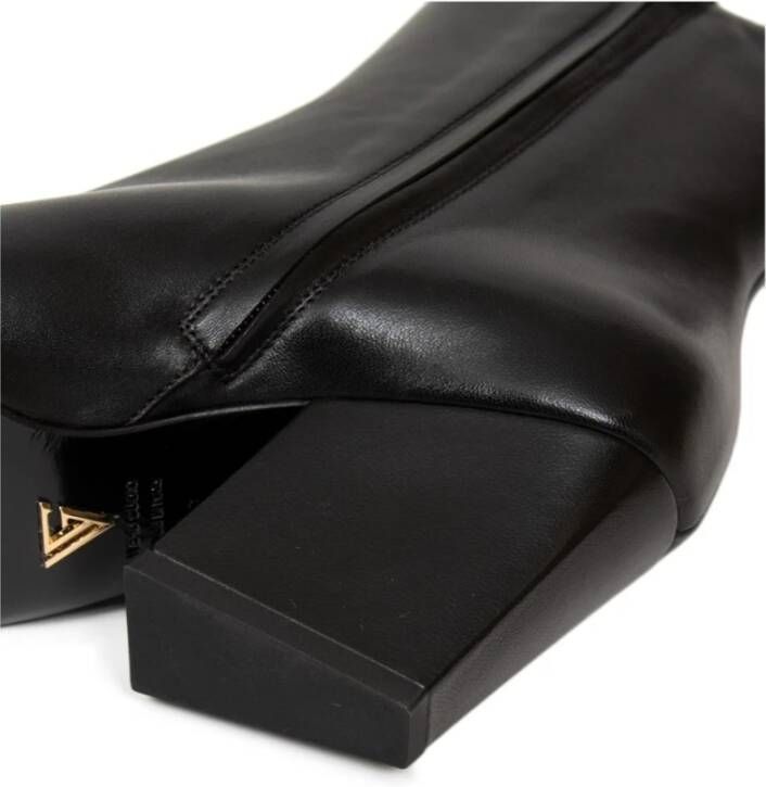 Giampaolo Viozzi Zwarte leren enkellaars Asymmetrische hak Black Dames