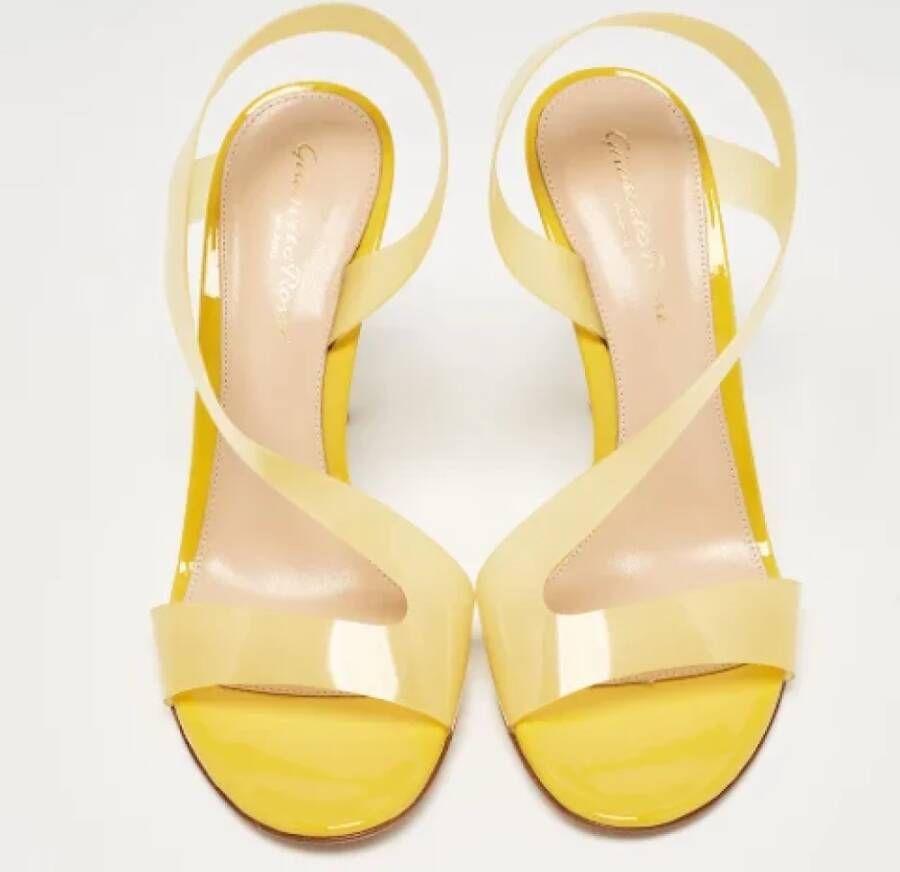 Gianvito Rossi Pre-owned Fabric sandals Yellow Dames