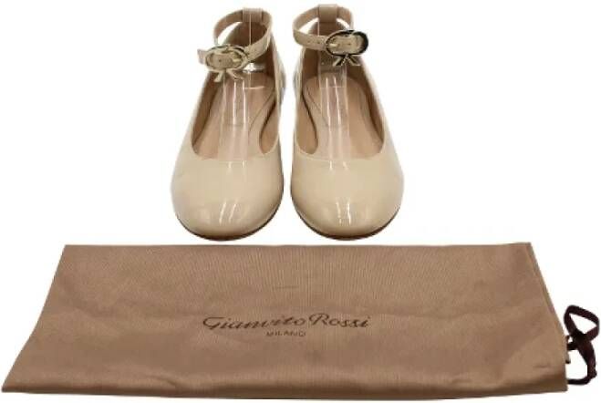 Gianvito Rossi Pre-owned Leather flats Beige Dames