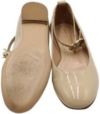 Gianvito Rossi Pre-owned Leather flats Beige Dames