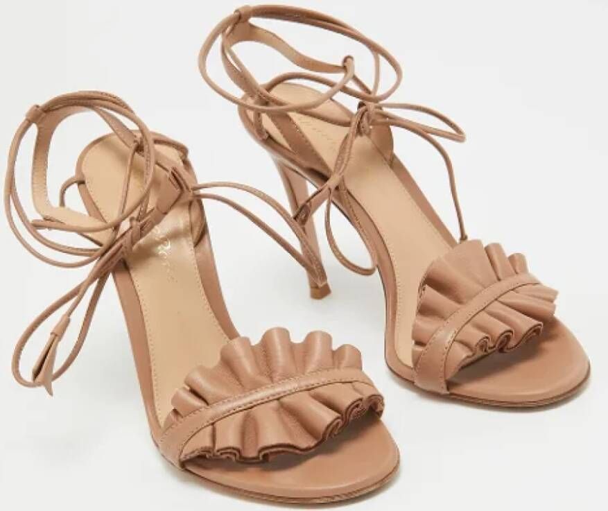 Gianvito Rossi Pre-owned Leather sandals Beige Dames