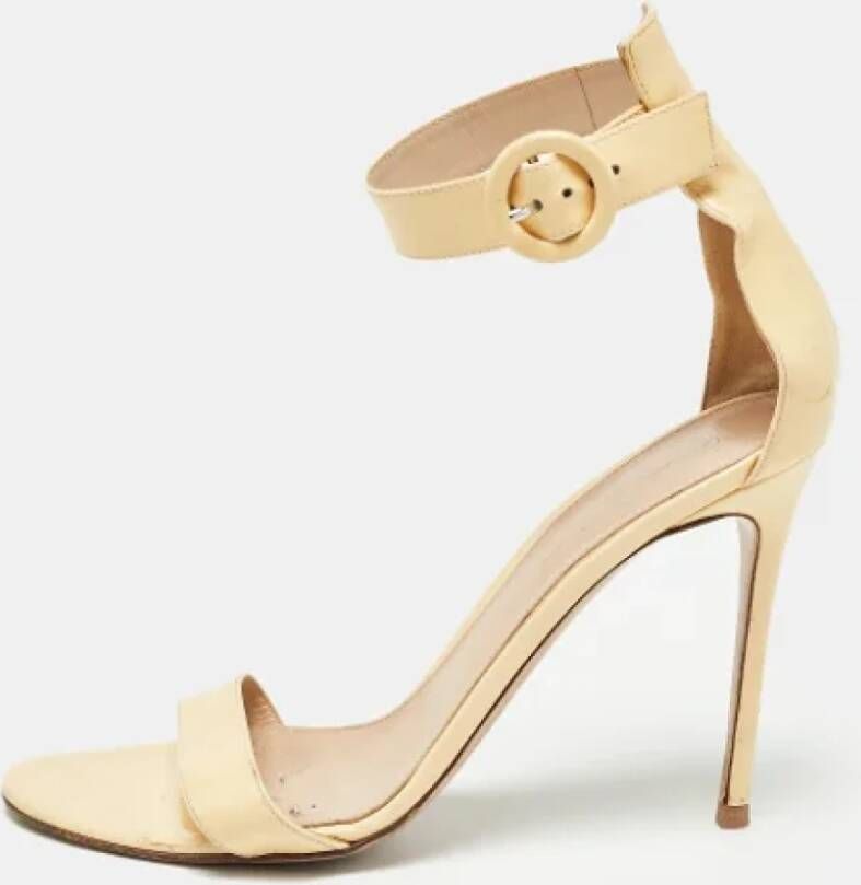 Gianvito Rossi Pre-owned Leather sandals Beige Dames