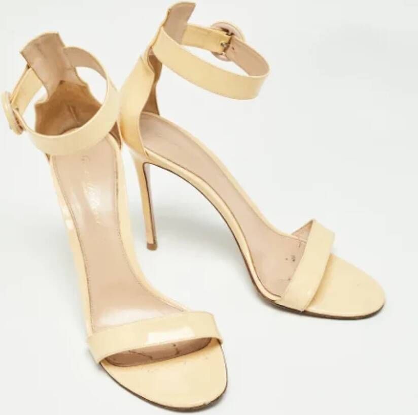 Gianvito Rossi Pre-owned Leather sandals Beige Dames