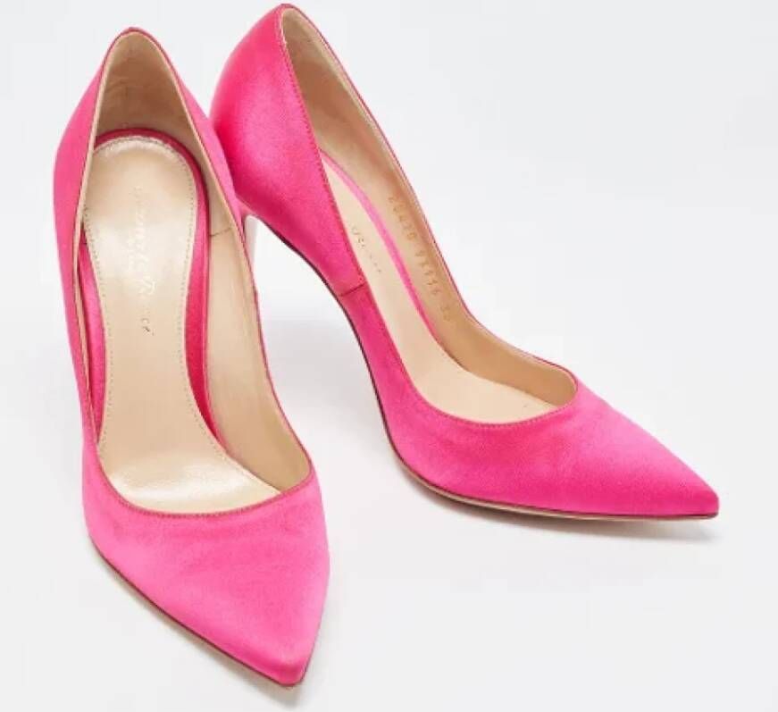 Gianvito Rossi Pre-owned Satin heels Pink Dames