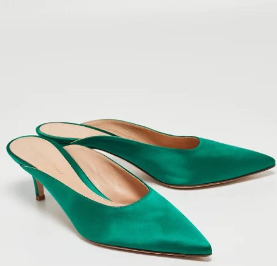 Gianvito Rossi Pre-owned Satin mules Green Dames
