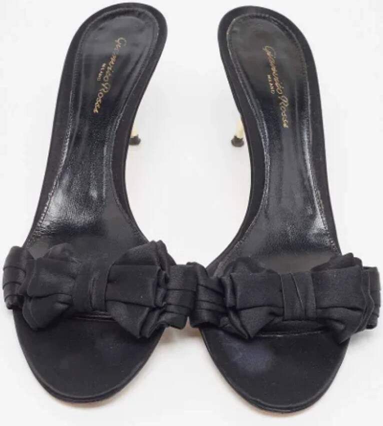 Gianvito Rossi Pre-owned Satin sandals Black Dames