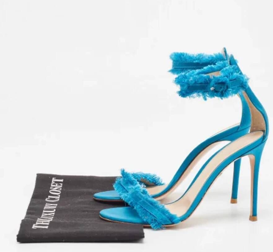Gianvito Rossi Pre-owned Satin sandals Blue Dames