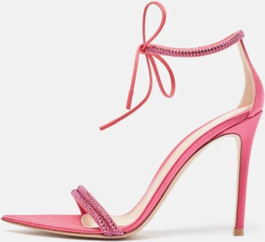 Gianvito Rossi Pre-owned Satin sandals Pink Dames
