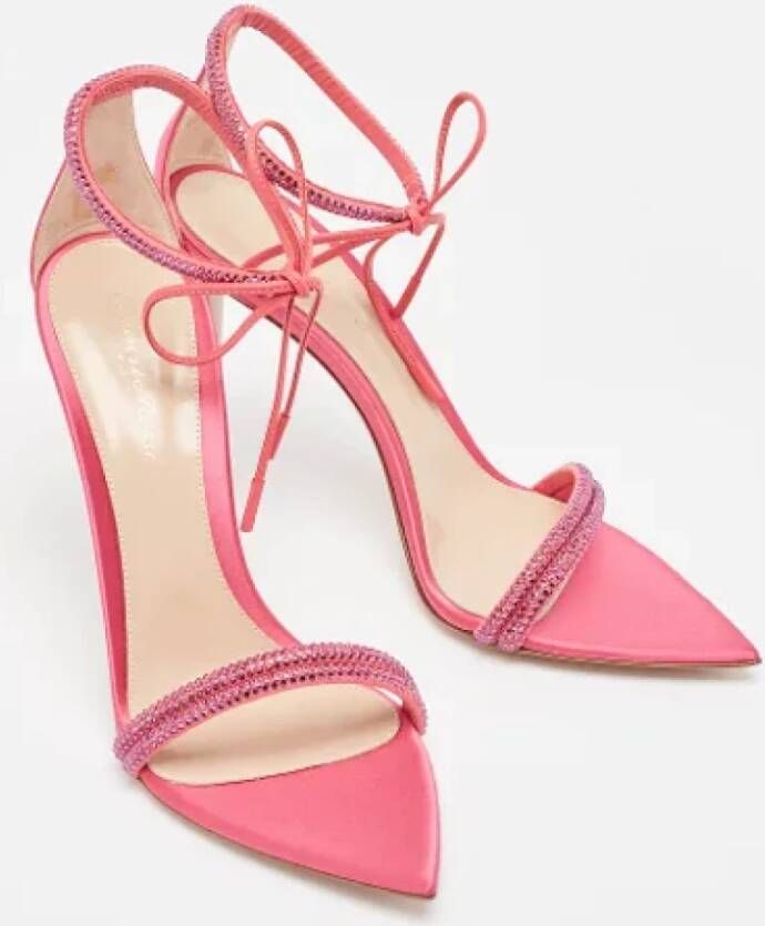 Gianvito Rossi Pre-owned Satin sandals Pink Dames