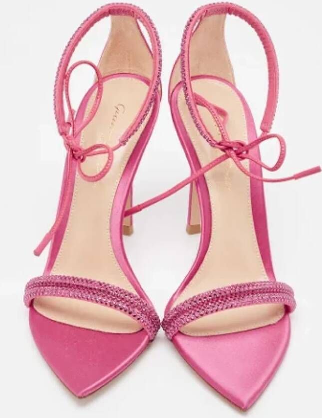 Gianvito Rossi Pre-owned Satin sandals Pink Dames