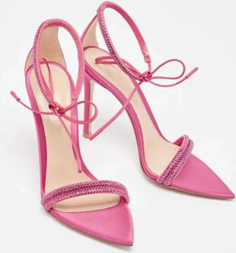 Gianvito Rossi Pre-owned Satin sandals Pink Dames