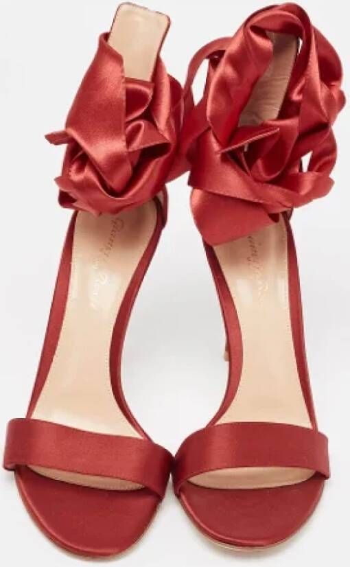 Gianvito Rossi Pre-owned Satin sandals Red Dames