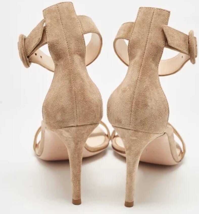 Gianvito Rossi Pre-owned Suede sandals Beige Dames