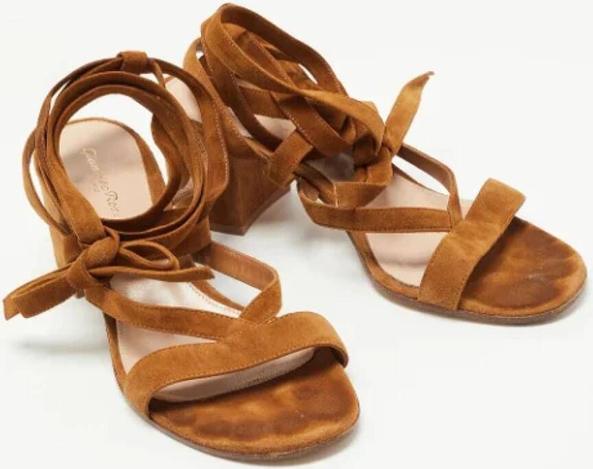 Gianvito Rossi Pre-owned Suede sandals Brown Dames