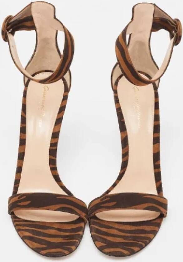 Gianvito Rossi Pre-owned Suede sandals Brown Dames