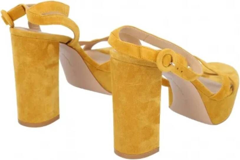 Gianvito Rossi Pre-owned Suede sandals Yellow Dames