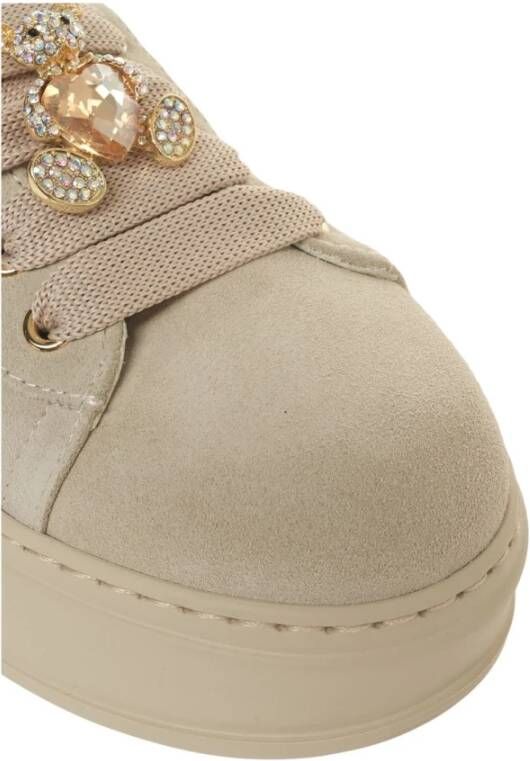Gio+ Beige Sneakers met Gouden Charme Veters