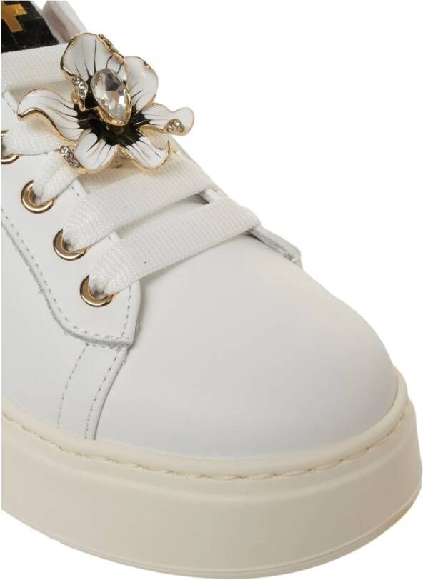 Gio+ Witte Sneakers met Slangen-Effect Hak