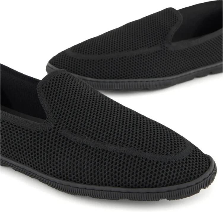 Giorgio Armani Elegante Zwarte Loafers met Rubberen Zool