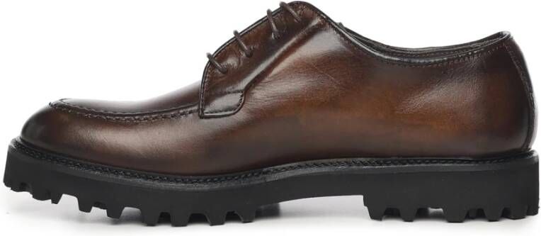 Giuliano Galiano Bruin leren veterschoenen