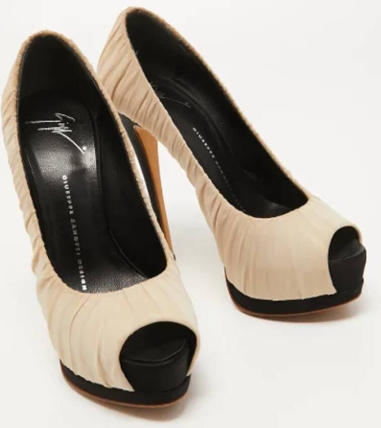 Giuseppe Zanotti Pre-owned Fabric heels Beige Dames