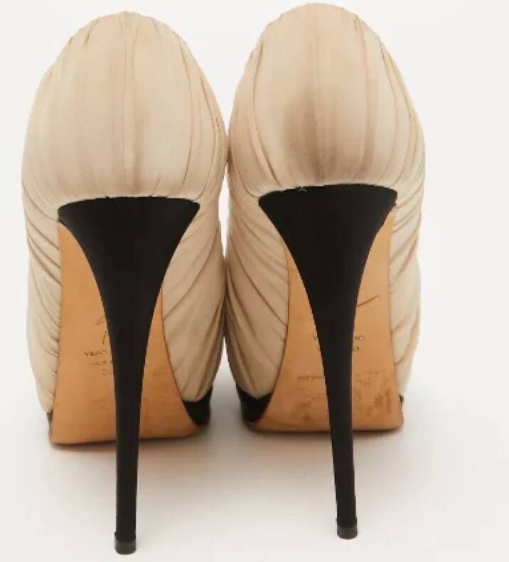 Giuseppe Zanotti Pre-owned Fabric heels Beige Dames