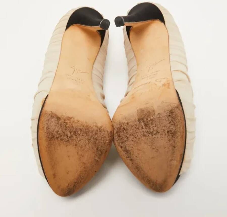Giuseppe Zanotti Pre-owned Fabric heels Beige Dames