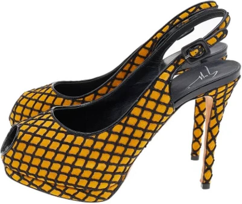 Giuseppe Zanotti Pre-owned Fabric sandals Yellow Dames