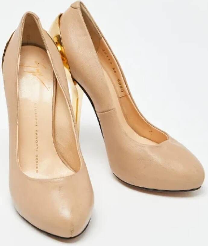 Giuseppe Zanotti Pre-owned Leather heels Beige Dames