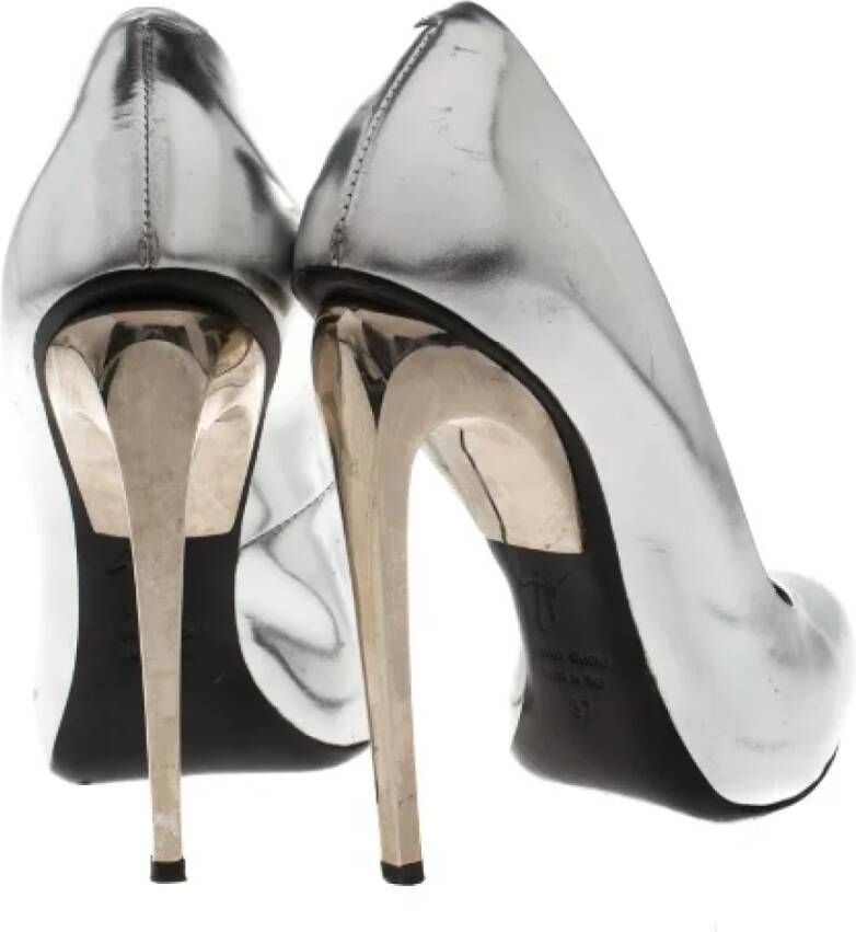 Giuseppe Zanotti Pre-owned Leather heels Gray Dames