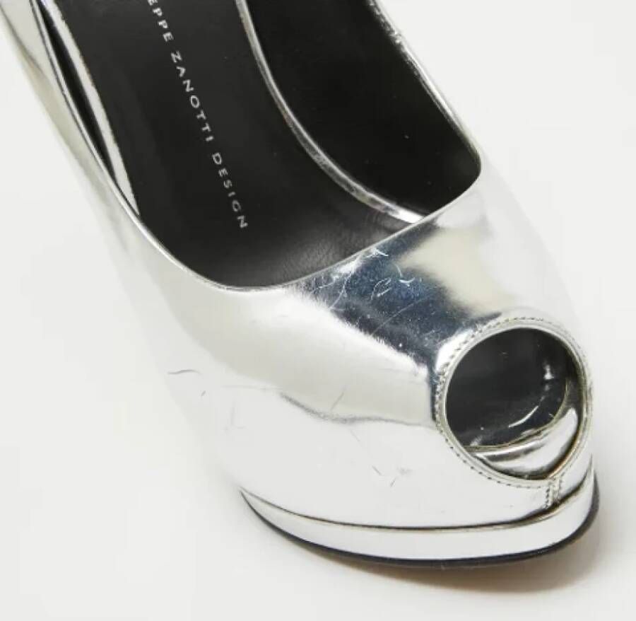 Giuseppe Zanotti Pre-owned Leather heels Gray Dames