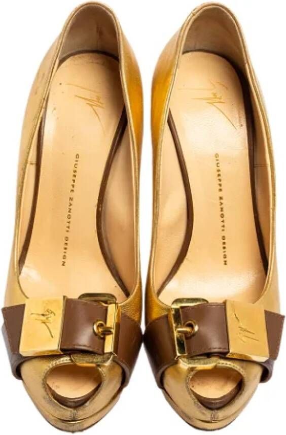 Giuseppe Zanotti Pre-owned Leather heels Yellow Dames