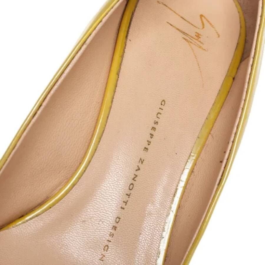 Giuseppe Zanotti Pre-owned Leather heels Yellow Dames