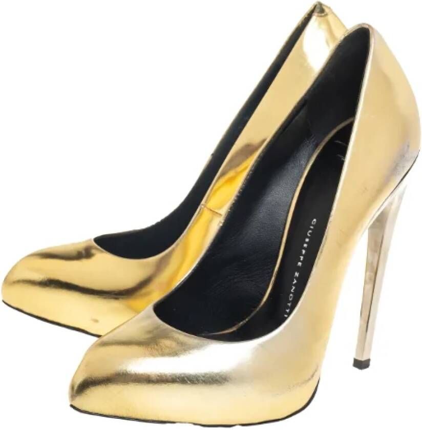 Giuseppe Zanotti Pre-owned Leather heels Yellow Dames