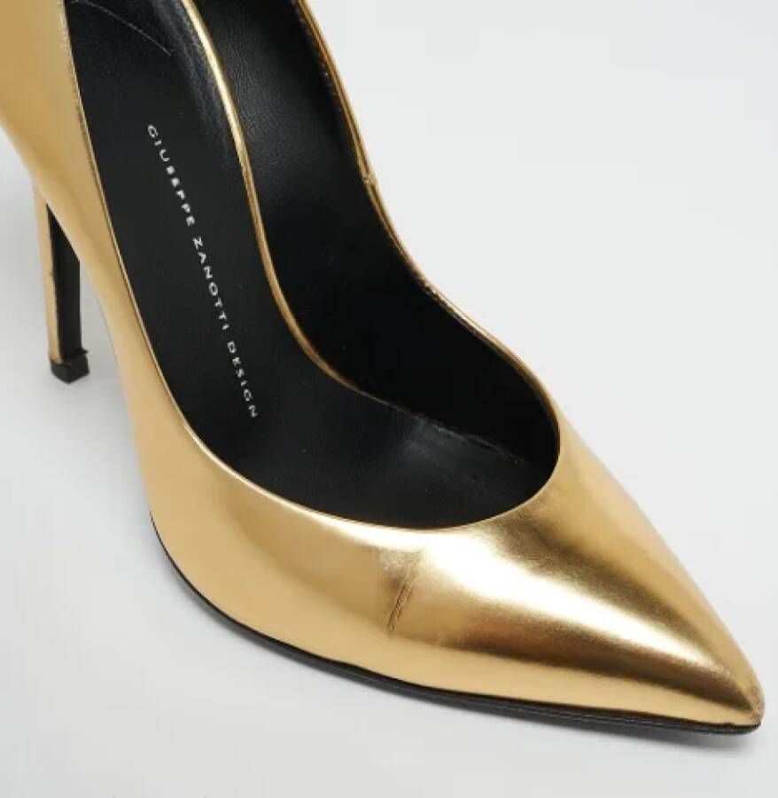 Giuseppe Zanotti Pre-owned Leather heels Yellow Dames