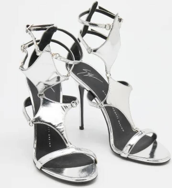 Giuseppe Zanotti Pre-owned Leather sandals Gray Dames