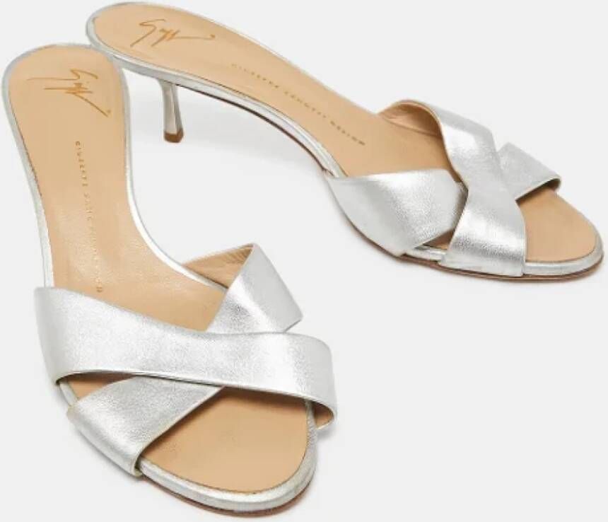 Giuseppe Zanotti Pre-owned Leather sandals Gray Dames