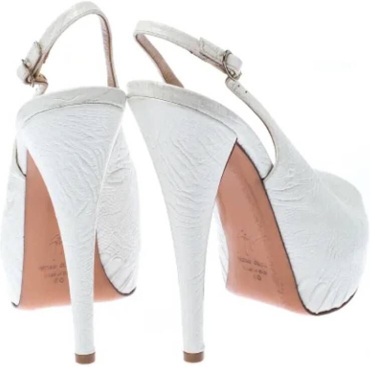 Giuseppe Zanotti Pre-owned Leather sandals White Dames