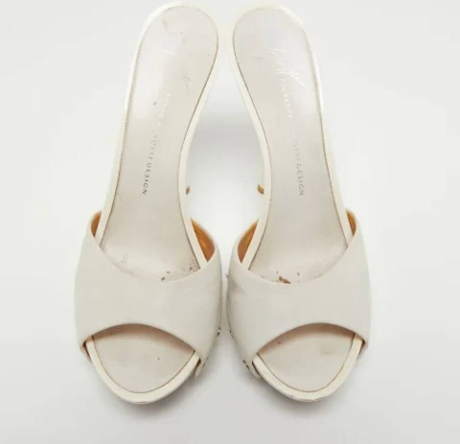 Giuseppe Zanotti Pre-owned Leather sandals White Dames