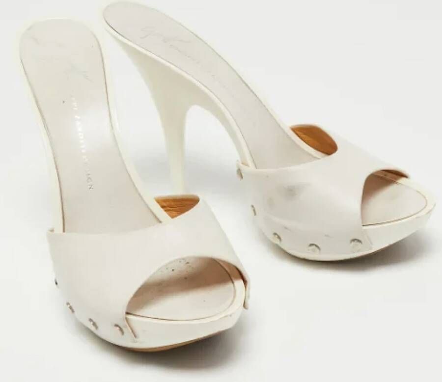 Giuseppe Zanotti Pre-owned Leather sandals White Dames