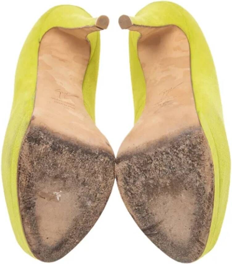 Giuseppe Zanotti Pre-owned Suede heels Green Dames