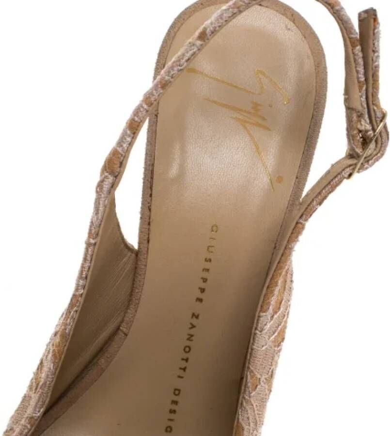 Giuseppe Zanotti Pre-owned Suede sandals Beige Dames