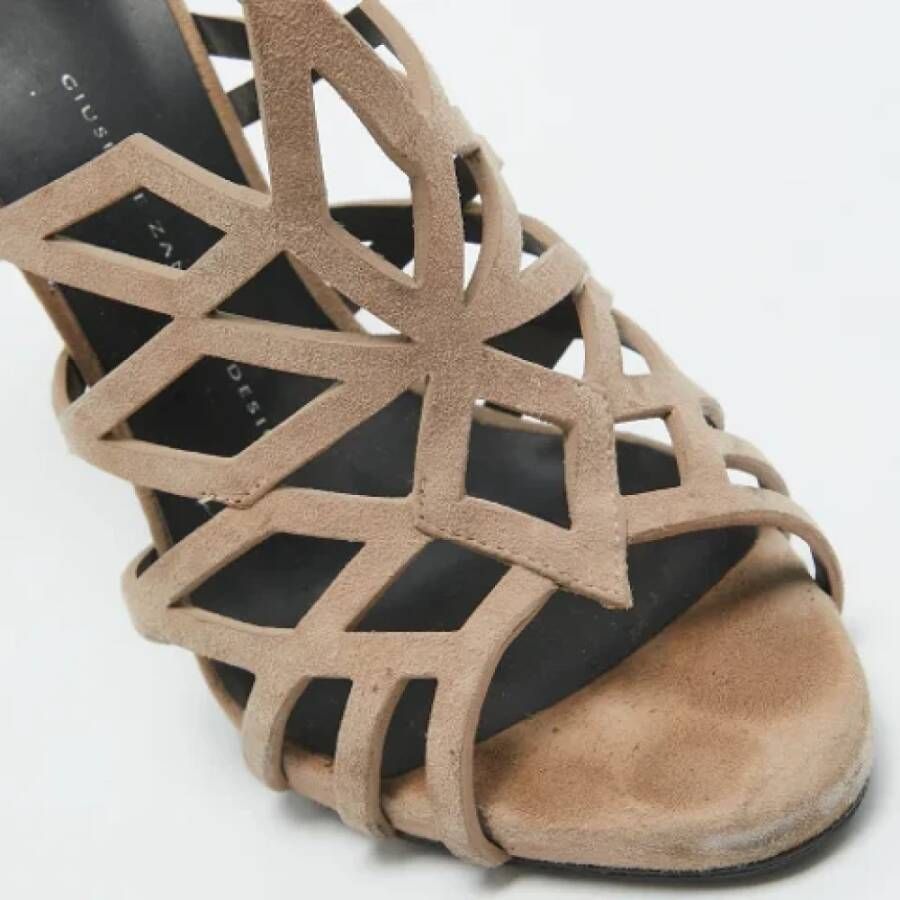 Giuseppe Zanotti Pre-owned Suede sandals Beige Dames