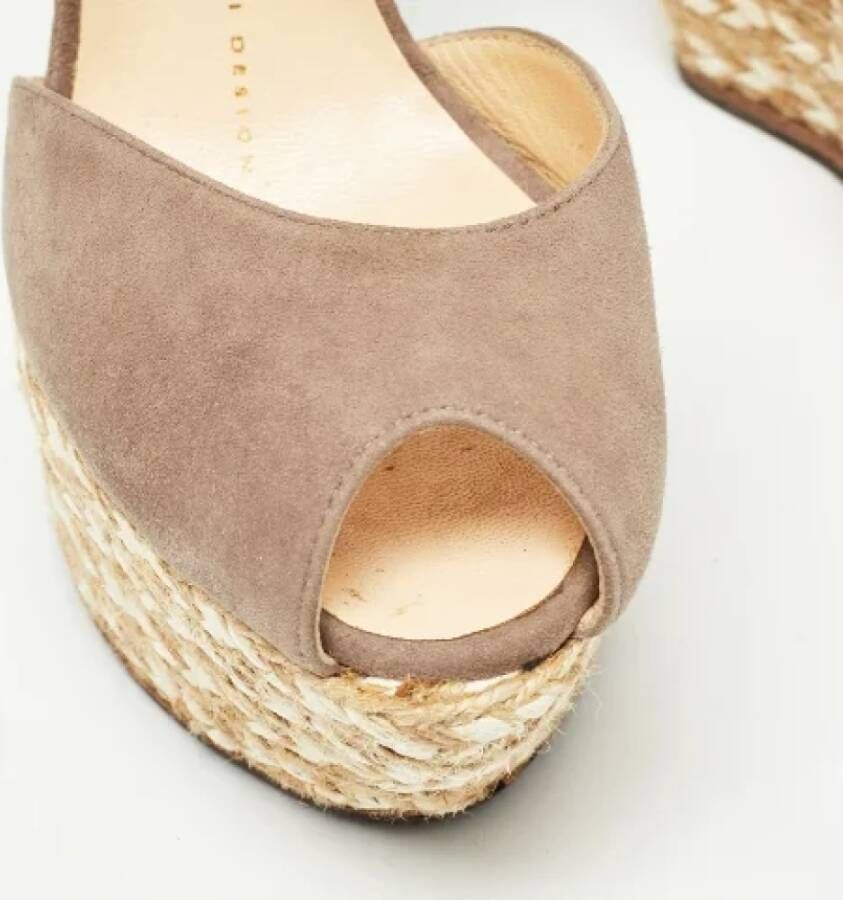 Giuseppe Zanotti Pre-owned Suede sandals Beige Dames
