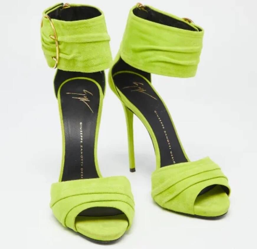 Giuseppe Zanotti Pre-owned Suede sandals Green Dames