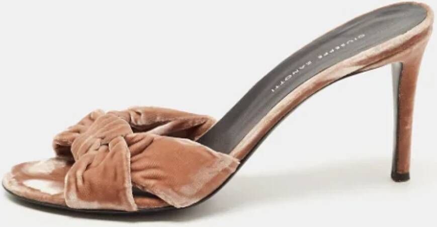 Giuseppe Zanotti Pre-owned Velvet sandals Beige Dames