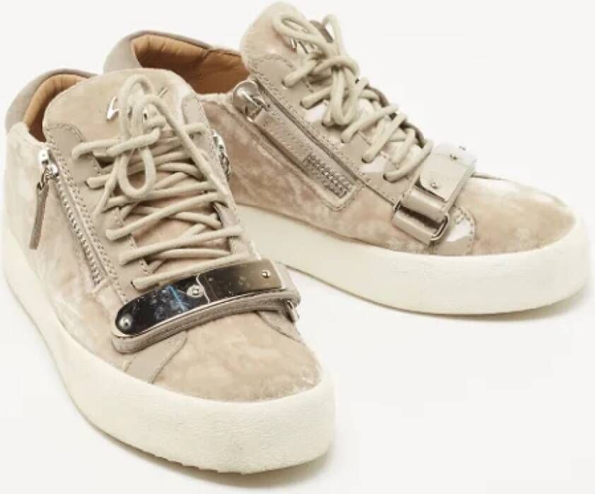 Giuseppe Zanotti Pre-owned Velvet sneakers Beige Dames
