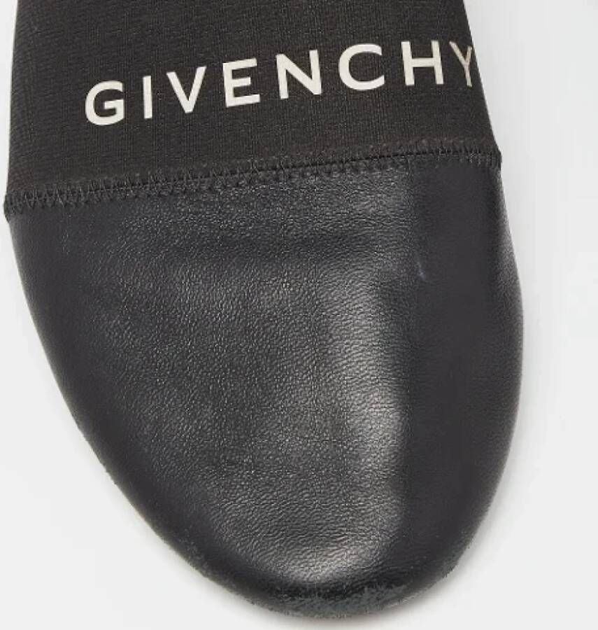 Givenchy Pre-owned Leather flats Black Dames