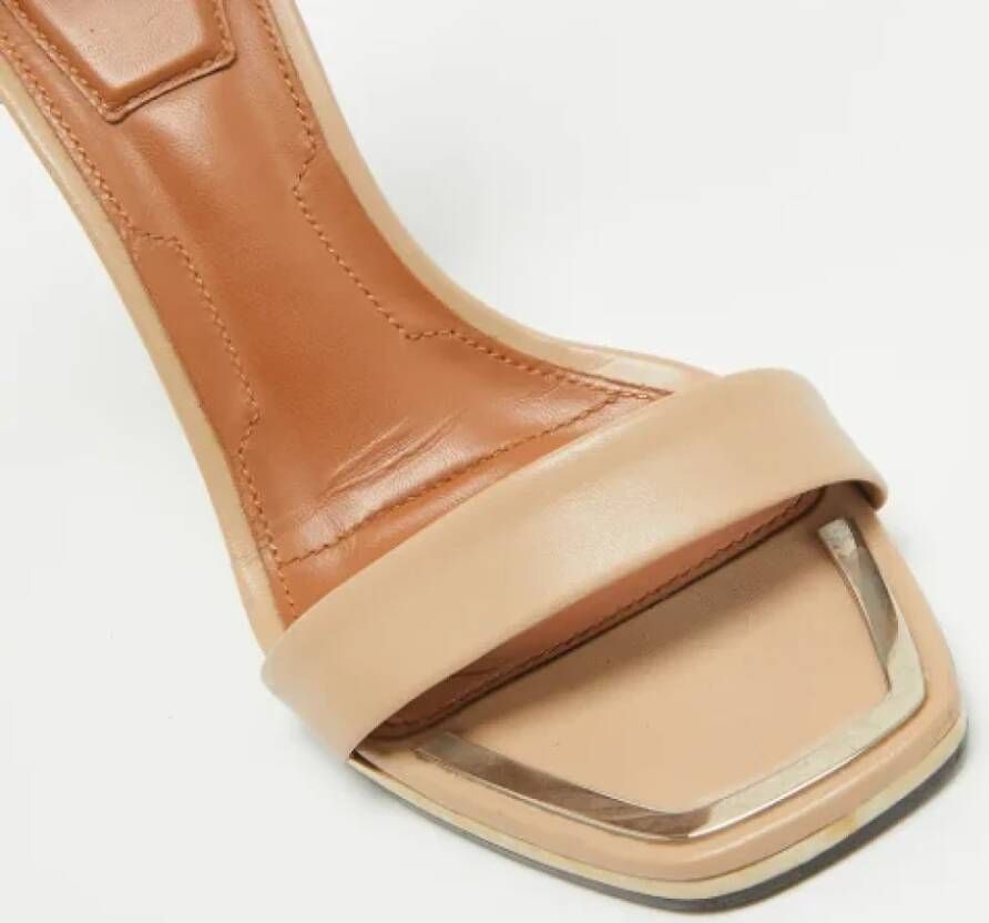 Givenchy Pre-owned Leather sandals Beige Dames